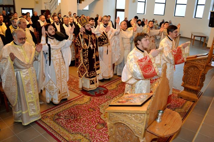 Comuniune euharistică şi conferinţă preoţească la Reşiţa 89130