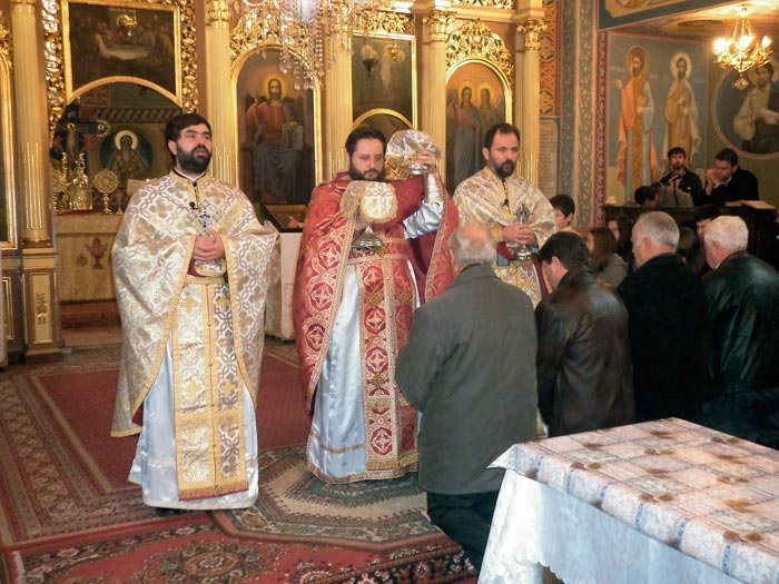 Comuniune liturgică la Parohia Ineu 88185