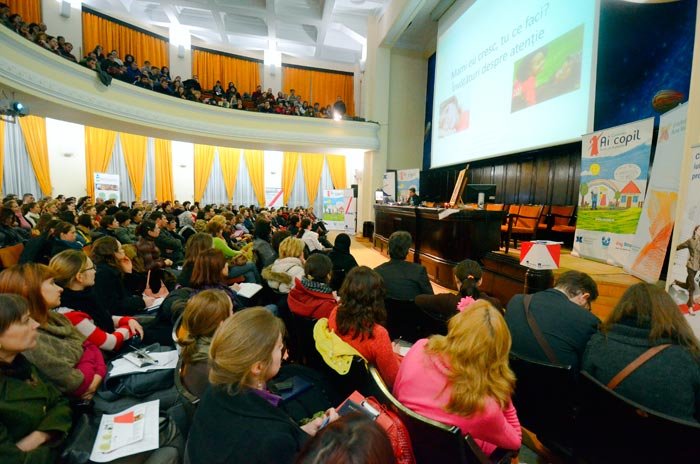 „Mami, eu cresc! Tu ce faci? Învăţături despre atenţie“ 88217