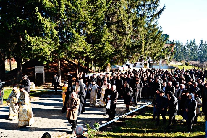 Părintele Vasile Ignătescu, condus pe ultimul drum 88216