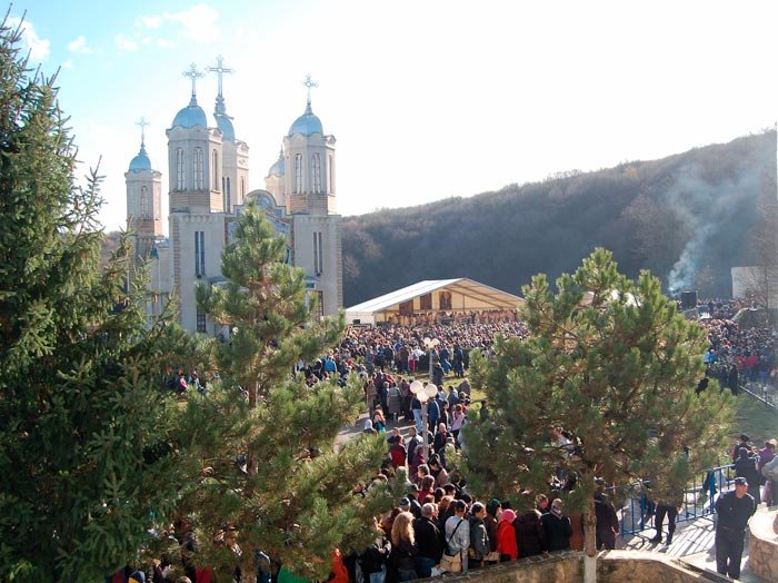 25.000 de credincioşi la Peştera Sfântului Apostol Andrei 88230