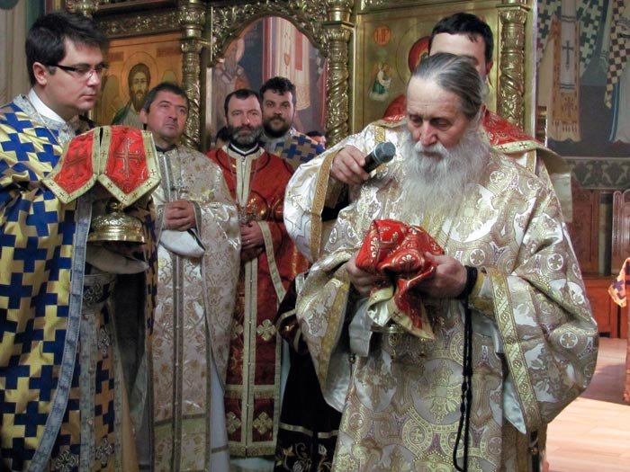 Slujbă arhierească la Biserica „Sfântul Andrei“ din Burdujeni 88248