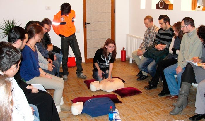 Cursuri de prim ajutor în Parohia „Sfântul Antonie cel Mare“ – Titan 88294