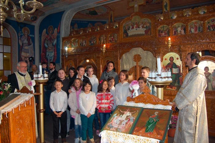 Spectacolul „Te provoc să fii şi tu înger“ în Parohia Timişoara Ronaţ 88298