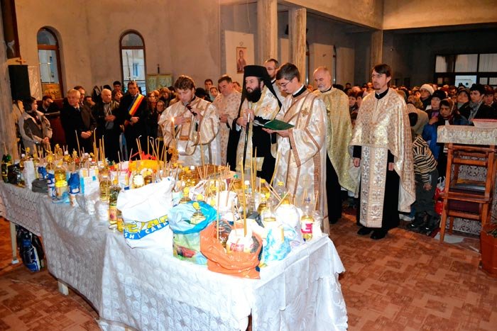 Taina Sfântului Maslu în Parohia „Pogorârea Sfântului Duh“ din Reşiţa 88297
