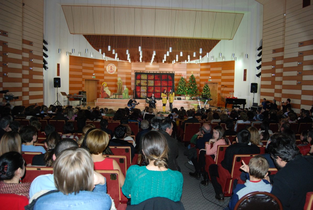 Spectacol caritabil în Cetatea Băniei 88322