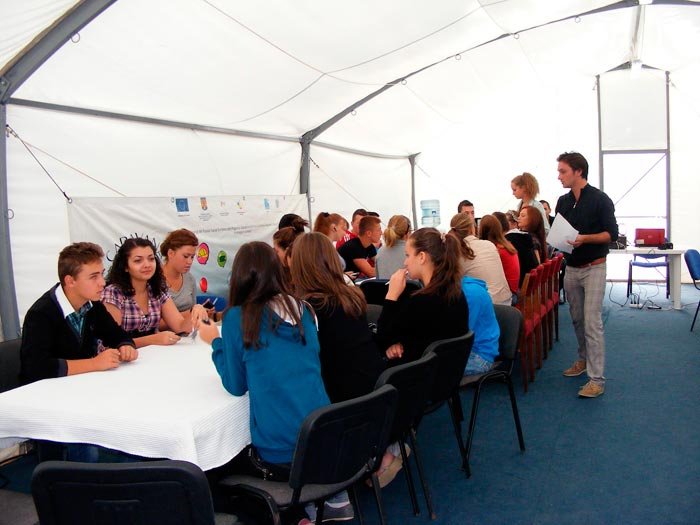 “Caravana carierei”, un proiect adresat tinerilor absolvenţi 88343