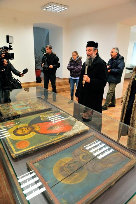 Vizită de informare pentru jurnaliştii craioveni 88402