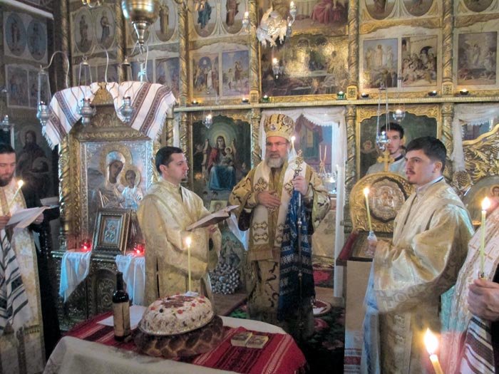 Slujbă arhierească în parohia Boteşti, Protopopiatul Roman 88405