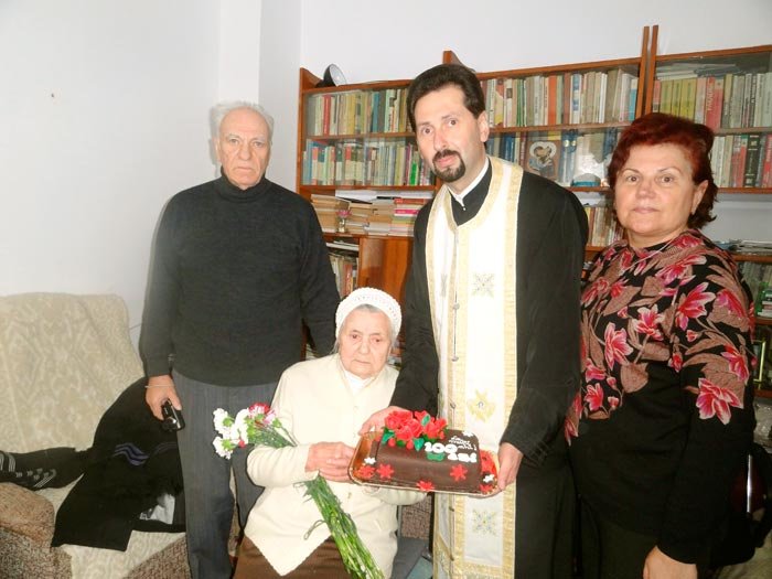 Slujbă de mulţumire pentru o vrednică enoriaşă la împlinirea a 100 de ani 88457