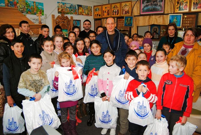 Activităţi cultural-filantropice în preajma Crăciunului 88515