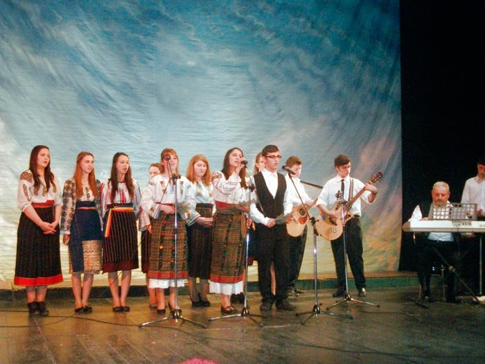 Elevii Seminarului Teologic Ortodox „Sfântul Gheorghe“ au vestit Naşterea Domnului 88625