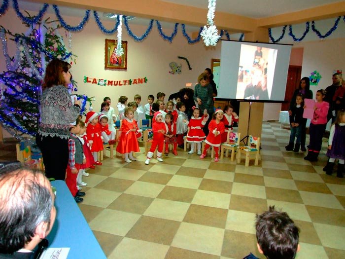 Spectacol de colinde la Grădiniţa „Suflet de copil“ 88659
