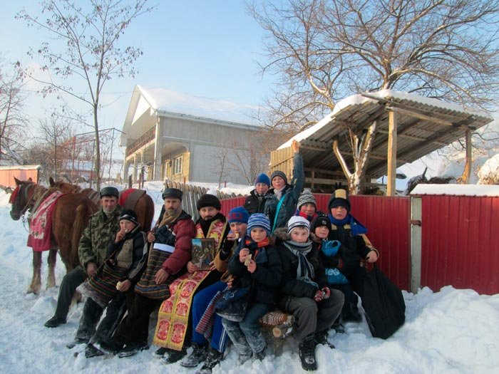 Glasurile bucuriei, pe uliţele satului Başeu 88775