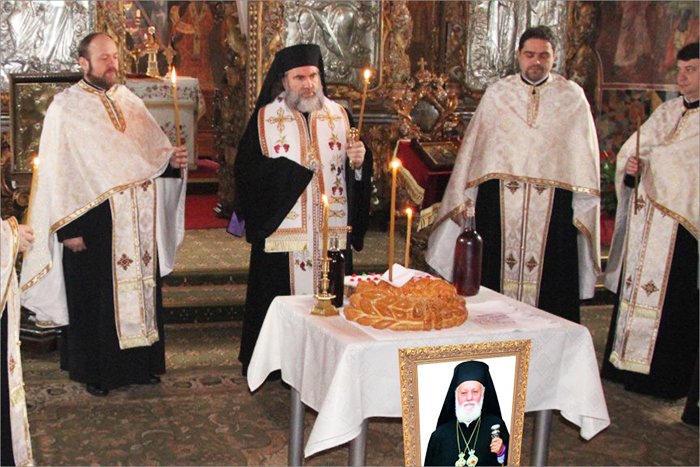 Parastas pentru IPS Epifanie la Catedrala arhiepiscopală din Roman 88840