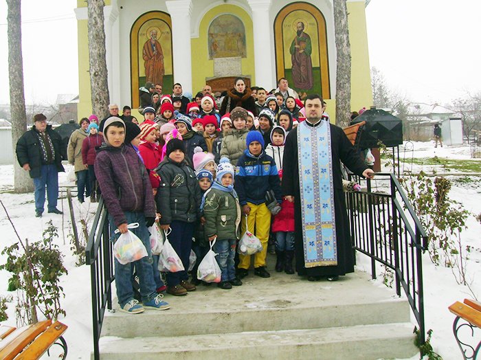 Activităţi catehetice în Parohia doljeană Izvor 88860