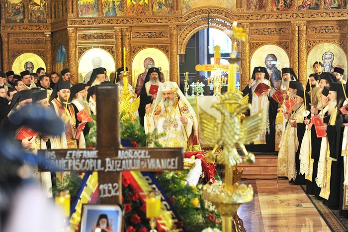 Arhiepiscopul Epifanie la ceasul prohodirii 88844