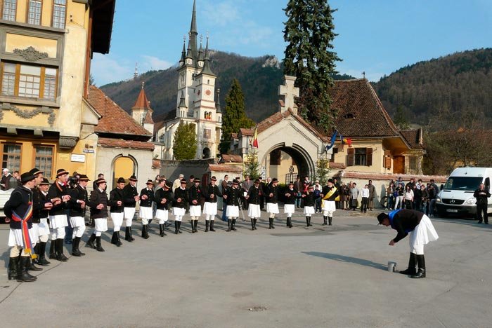 Obiceiul Junilor din Şcheii Braşovului 88900