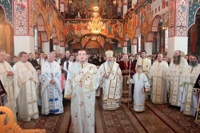 Binecuvântări arhiereşti în parohiile ardelene 88916