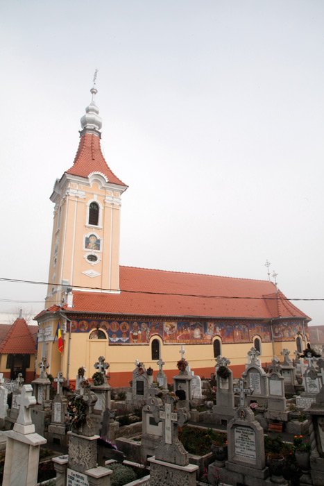 Istorica biserică din Dârstele Braşovului 88905