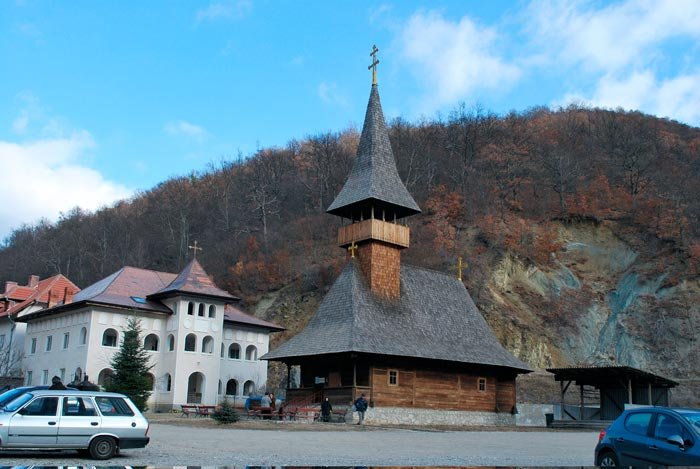 Biserici sub ocrotirea „părintelui monahilor“ 88949