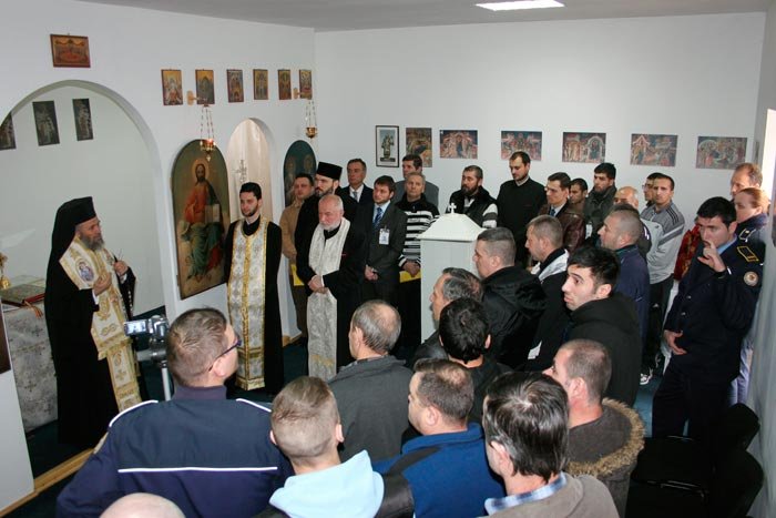 Slujbe în mijlocul celor privaţi de libertate 88938