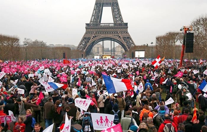 Mobilizare ortodoxă pentru apărarea normalităţii familiei 88959