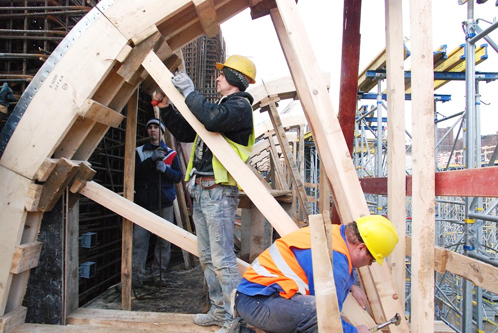 Subsolul 1 al Catedralei Mântuirii Neamului, aproape de finalizare 88105