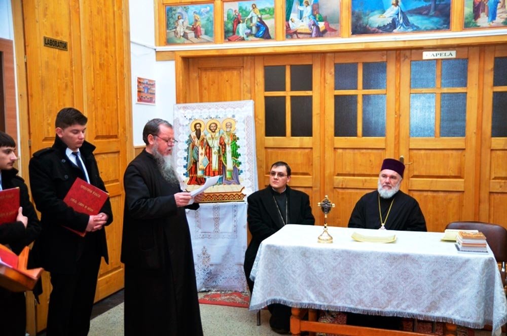 Sfinţii Trei Ierarhi, cinstiţi mai devreme la Tulcea 88003