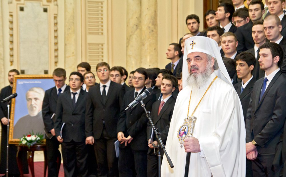 Sfinţii Trei Ierarhi au fost cinstiţi de teologi 87986