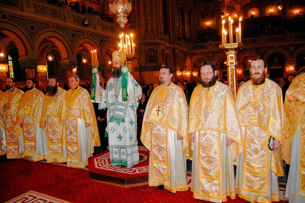 Sfinţii Trei Ierarhi cinstiţi în Mitropolia Banatului 87977