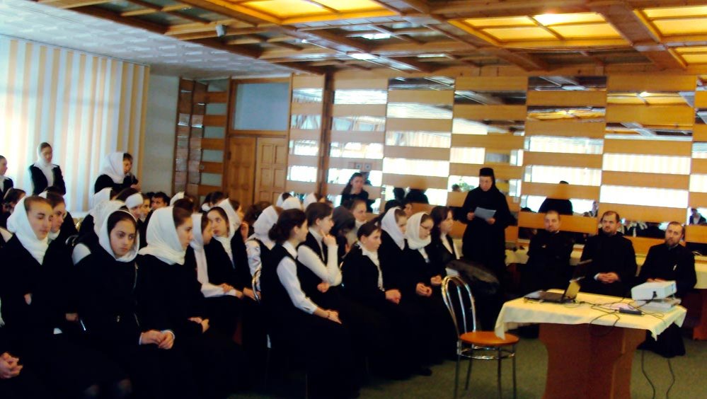 Elevele Liceului Teologic Ortodox de la Mănăstirea Agapia şi-au cinstit ocrotitorii 87962