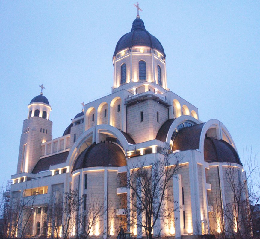 Preasfinţitul Ioachim Băcăuanul, în mijlocul credincioşilor din Bacău 87921