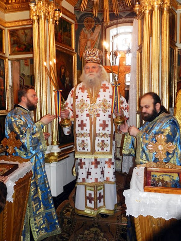 Slujbă arhierească în ctitoria lui Costache Roset din Botoşani 87920