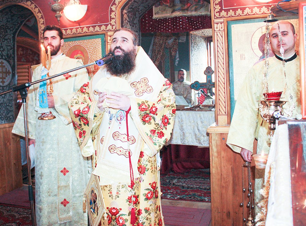 Liturghii arhiereşti în Episcopia Slatinei şi Romanaţilor 87896