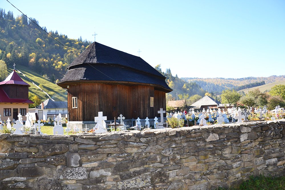 Tainicul lăcaş de lângă apa Bistricioarei 87899