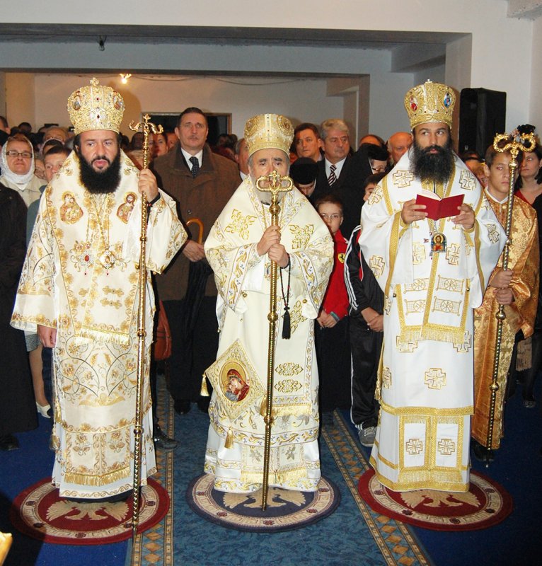 Slujiri chiriarhale în duminica a XVI-a după Rusalii 87838