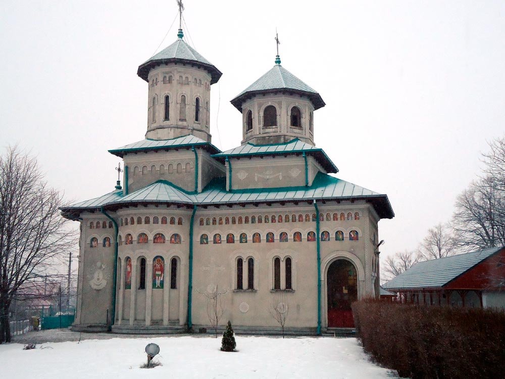 Slujbă arhierească în parohia Războieni 87799