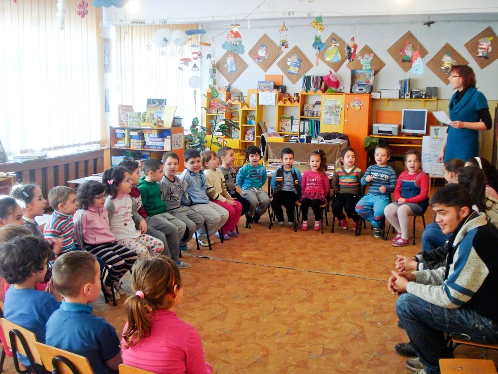 Un nou parteneriat încheiat de Centrul „Aripi de lumină“ cu Grădiniţa „Floarea Soarelui“ din Craiova 87814