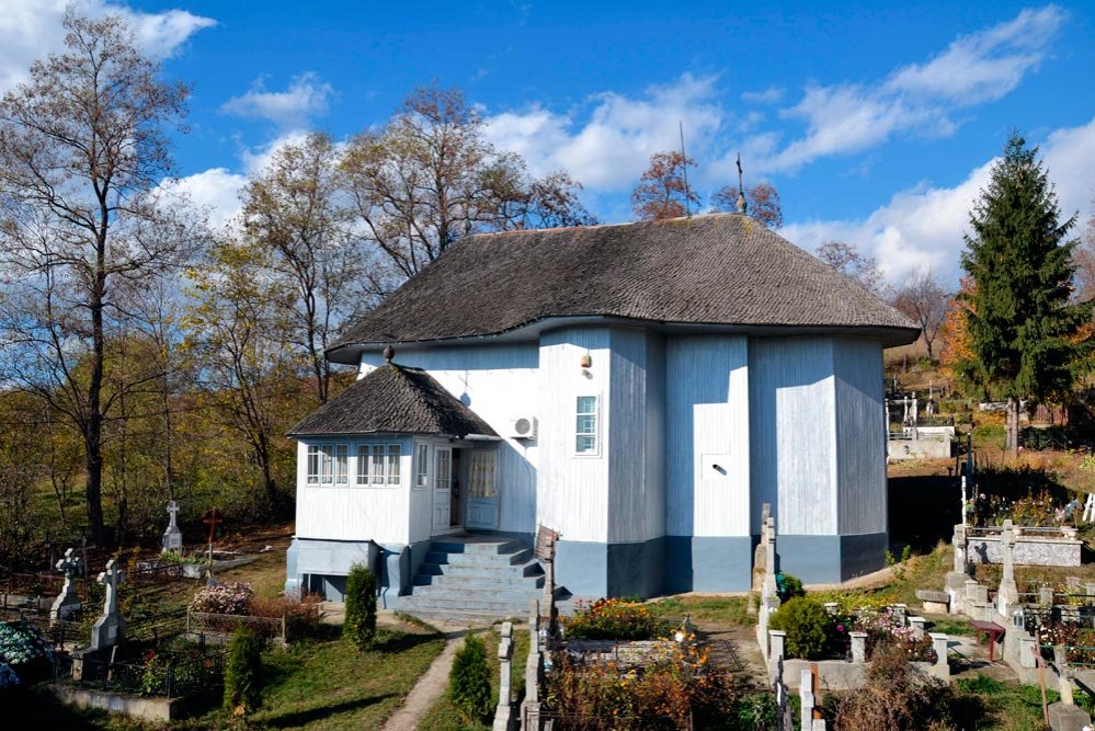 Bisericuţa ultimilor săteni de la Gura Văii Deal 87781