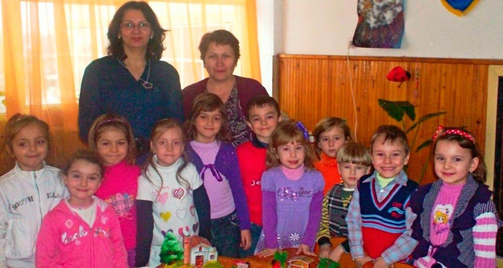 Daruri pentru copiii din două grădiniţe nemţene 87739