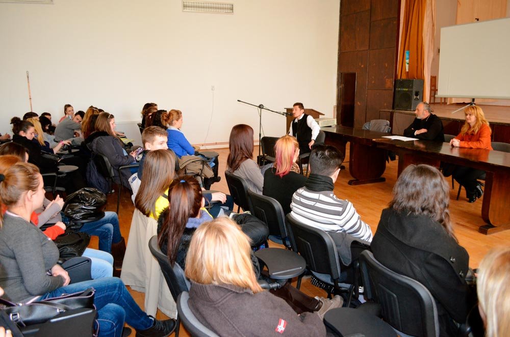 Cateheze la Liceul Teoretic „Sabin Drăgoi“ Deva  87728