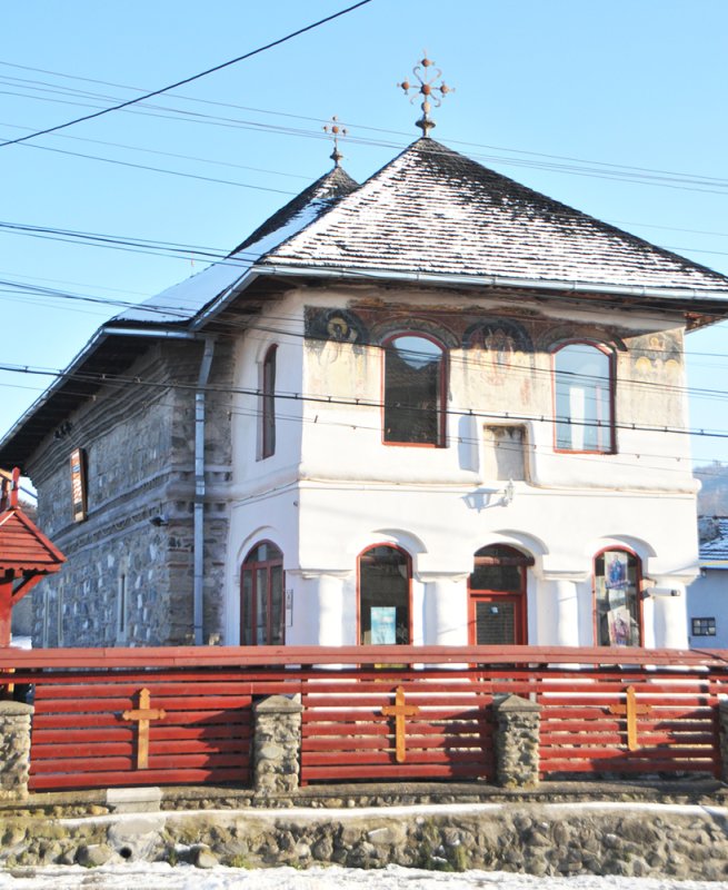 Locul unde soarele răzbate prin pietre de mormânt 87649