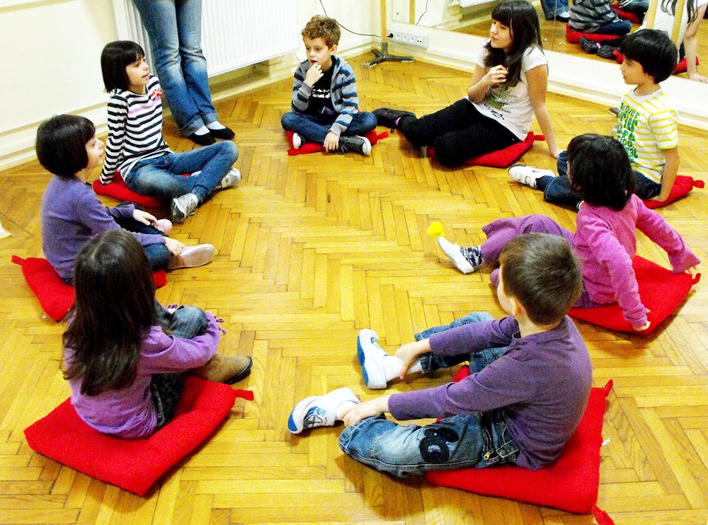 Educaţie prin teatru şi film în şcoli 87611