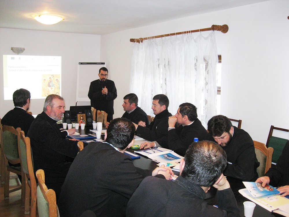 Sesiune de formare „Alege şcoala!“ în Arhiepiscopia Râmnicului 87615