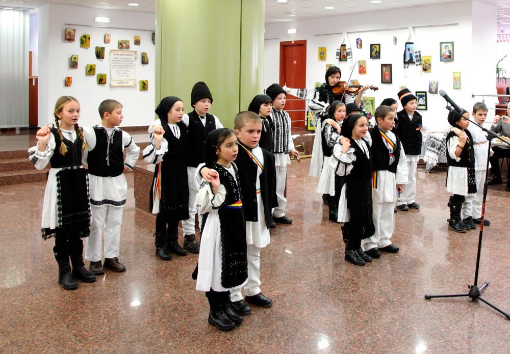 Primăvara, împletită în mărţişoarele copiilor 87539