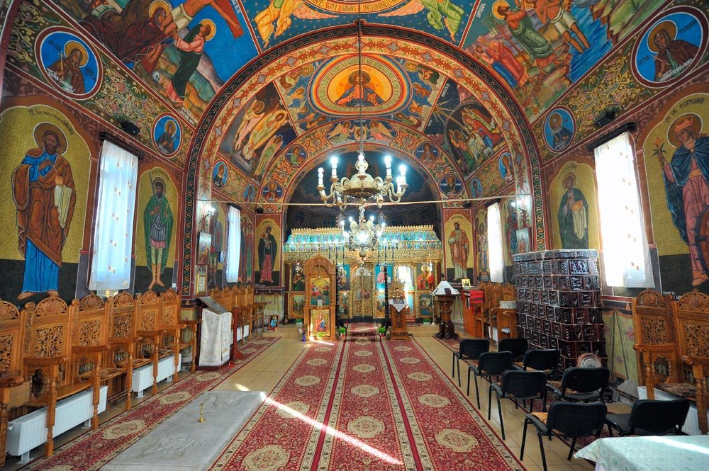 Biserica celor 180 de familii din Moara Domnească 87503