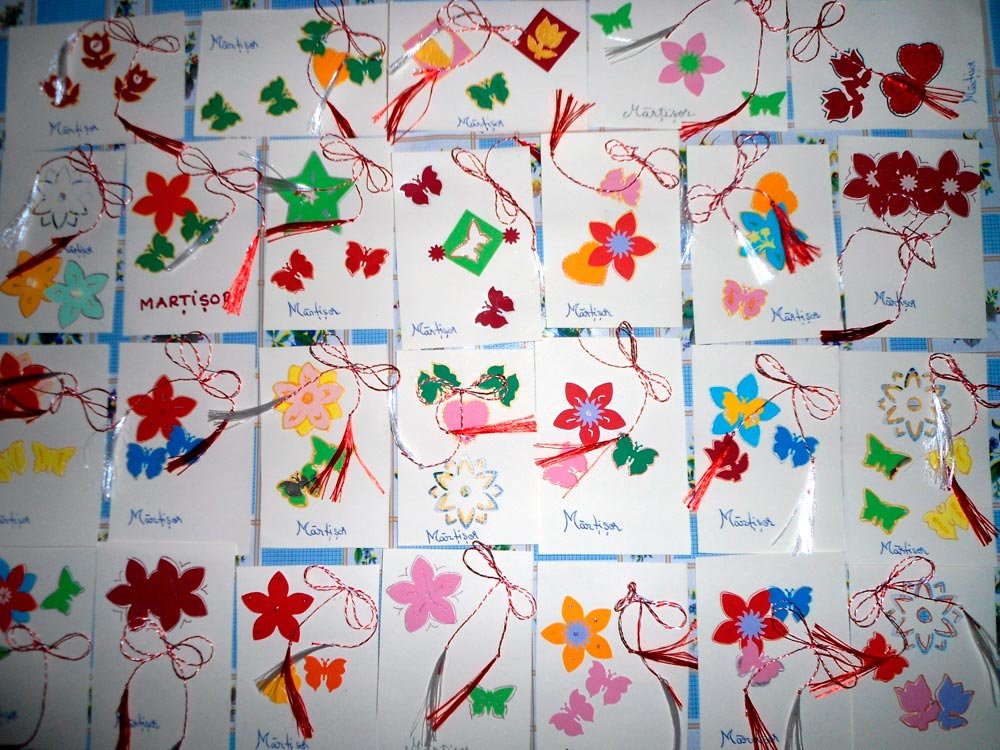 Tinerii clujeni au confecţionat mărţişoare în scop caritabil 87516