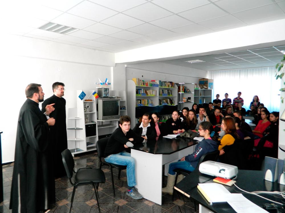 Simpozion la Liceul „Alexandru Vlahuţă“ din Podu Turcului 87460