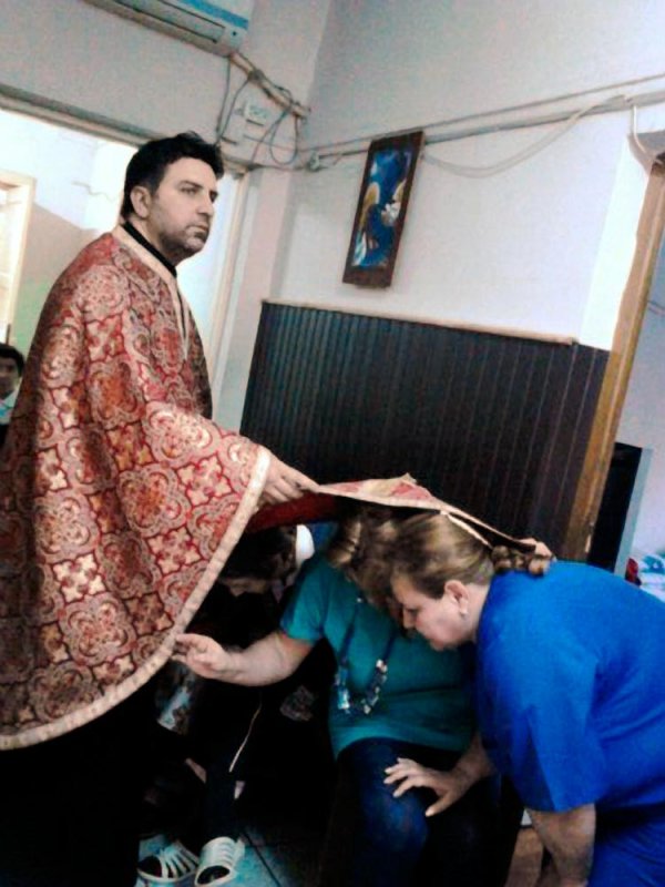 Slujbe şi binecuvântări pentru bătrânii cartierului Craioviţa Nouă 87477